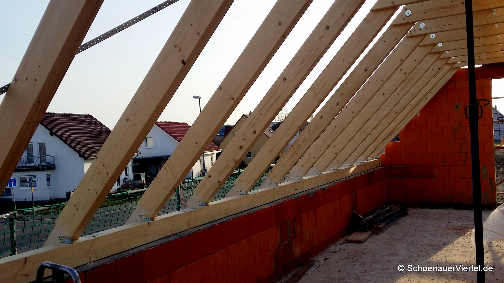 Rohbau Dachgeschoss › Hausbau in Bomschtown