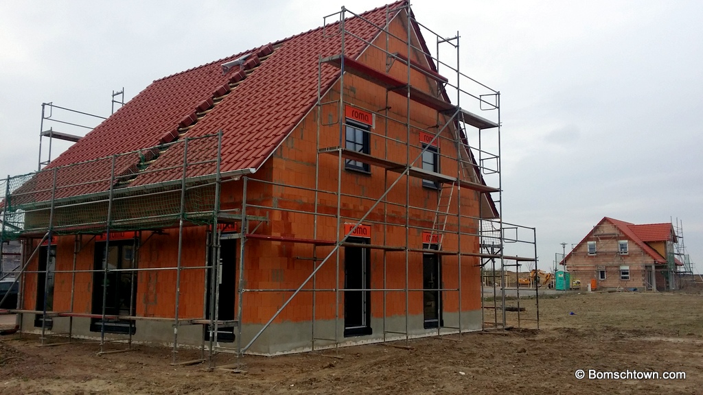 Fenstereinbau › Hausbau in Bomschtown