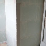 Innenwände der Dusche und des Urinals