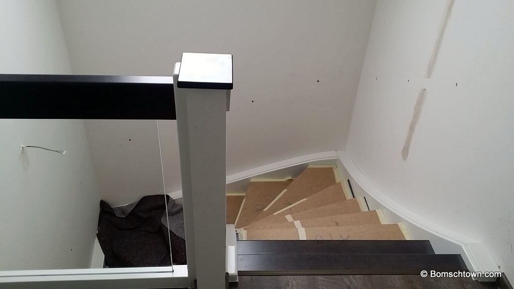 blick treppenhaus bruestungsgelaender glas