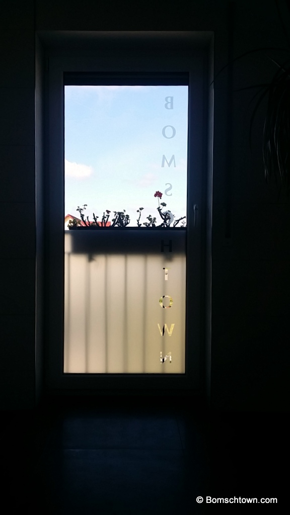 Badfenster mit Sichtschutzfolie