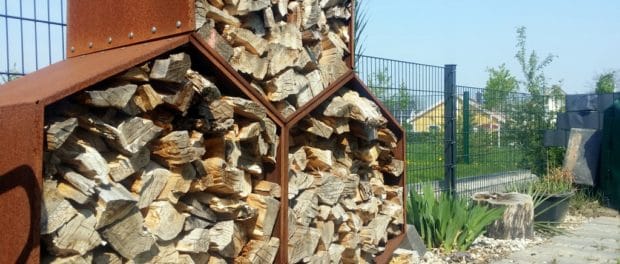 woodbee-holzgefuellt Holzunterstand Woodbee mit Holz gefüllt