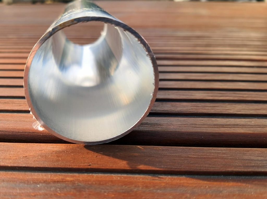 Blick in das Aluminiumrohr
